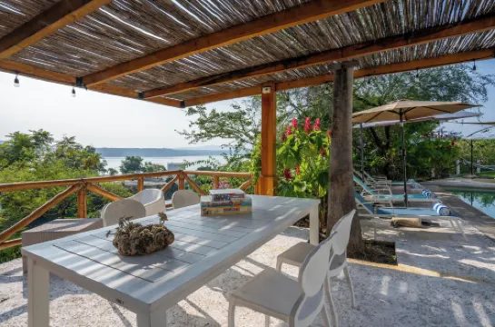 Luxury House with Pool fire Pit & Lake view