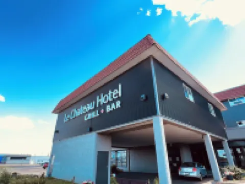 Camrose Le Chateau Hotel