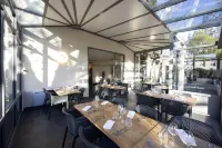 Logis Hotel Restaurant Spa les Oliviers - Parkplatz
