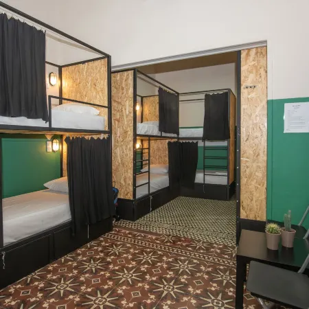 Intra Muros Hostel Отели рядом с достопримечательностью «Пляж Амудара»