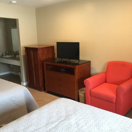 Holiday Lodge Отели в г. Невада
