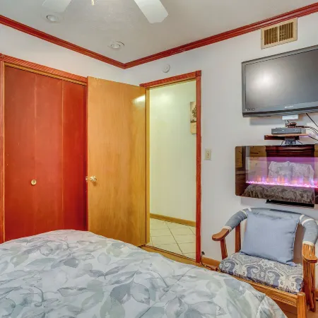 Lawton Home w/ Deck, Near Casinos + Museums!