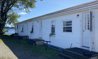 Spinneys Guesthouse & Beach Cottages