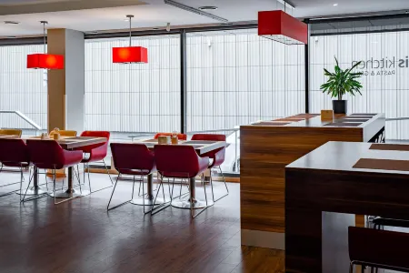 Ibis Kaunas Centre Отели рядом с достопримечательностью «Костел Воскресения Христа»