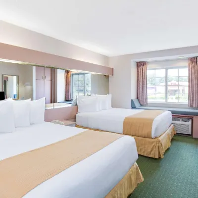 Microtel Inn & Suites by Wyndham Greensboro Отели рядом с достопримечательностью «Гринсборо Колизей»