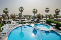 International Hotel & Suite - piscine