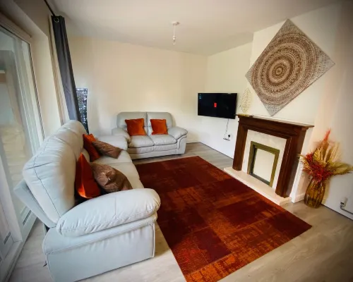 Modern-PetFriendly-PrivateGarden-Family-20Mintoldn Hotel a Stevenage