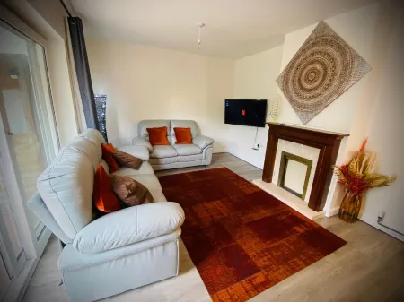 Modern-PetFriendly-PrivateGarden-Family-20Mintoldn Отели рядом со станцией Stevenage Railway Station