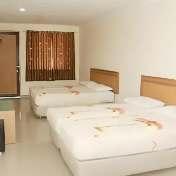 Wira Carita Hotel Hotels near Penginapan Carita