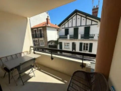 T3 center near beach with private parking