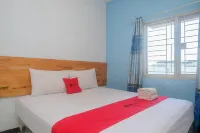 RedDoorz @ Jalan Brigjend Katamso Medan 2 Отели в г. Медан