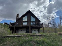 Creekside Cabin - with WiFi in Grand Lake Granby - 3 bedrooms for a cozy getaway