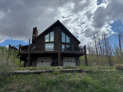 Creekside Cabin - with WiFi in Grand Lake Granby - 3 bedrooms for a cozy getaway
