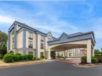 Wingate by Wyndham Greensboro/Coliseum Hotels near Ambleside Gallery