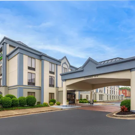 Wingate by Wyndham Greensboro/Coliseum Отели рядом с достопримечательностью «Торговый центр Four Seasons»