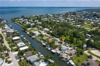 NEWLY REMODELED-Peaceful Florida Island Home-5 minute canal ride to Gulf waters!
