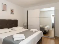 Apartments Villa Marijana Hotels in Blato