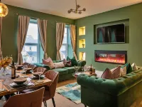 Peace Retreats Penthouse Hotels near Pwllheli Station