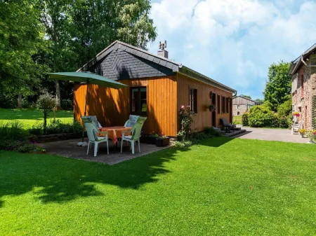 Charming Chalet in Vielsalm Отели рядом с достопримечательностью «VIELSALM Gare»