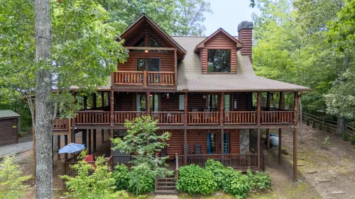 Charming Cabin Retreat with Fire Table and Horseshoe Game - Cozy Sanctuary