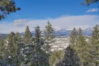 Pagosa Springs Family Retreat w/ Game Room & Views - 3 estrellas