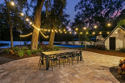 Luxury 9 Bedroom Retreat - Heated Pool & Hot Tub