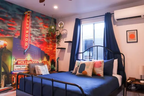 Cute Hilltop Hideaway Studio in LA