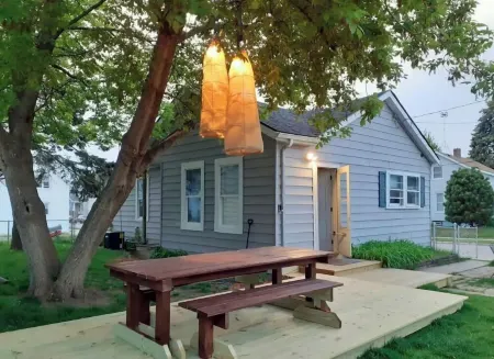 3-bedroom vacation home just a short walk to Lake Michigan Отели в г. Racine County