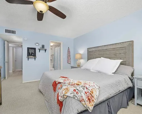 Pelican Inlet - Cozy Beach Condo!1 block from the beach! Sleeps 6. Pool/Tennis Hotels in Crescent Beach