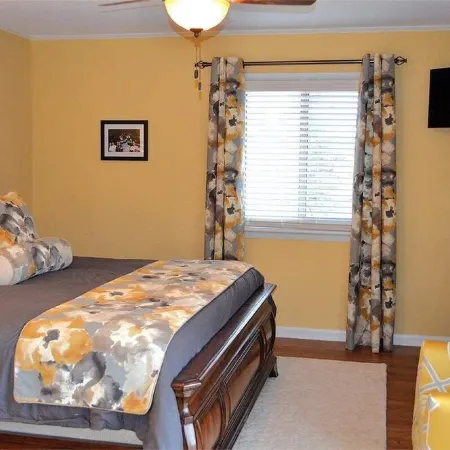 5 bedroom House in Rock Barn Golf & Spa Отели в г. Клайнс