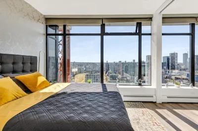 Central Luxury Apartment with Best City Views! Hotels in Gastown