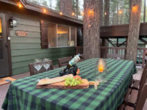 Come Snuggle up at Cozy Bear Cabin!