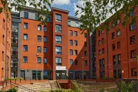 Student Only Central Quay - Homestays