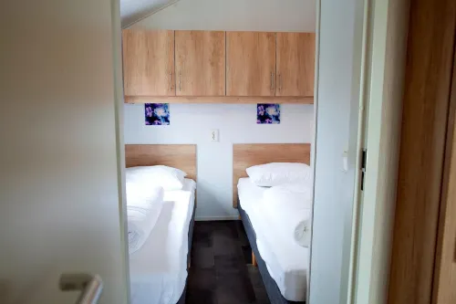 Chalets with a Bathroom, Near a Pond Hotels in Lemmer
