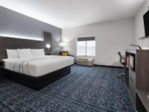 La Quinta Inn & Suites by Wyndham Muskogee Hotels in Muskogee