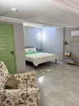Macaron Midi House - Penginapan