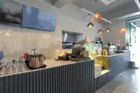 The Clover Hotel Angeles City managed by Cocotel - bar