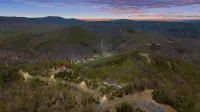 Stunning Views: Secluded 5 bedroom Mountain Home