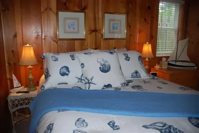 Charming Cozy Cottage w/ OceanView! Steps to Beach!!! W/ 2 large decks and WiFi! Hotels near North Lincoln County Historical Museum