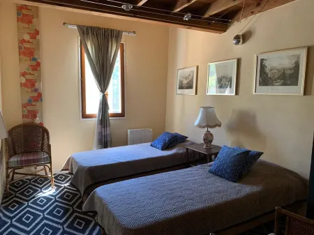 A refuge in the Corbières Отели в г. Лане