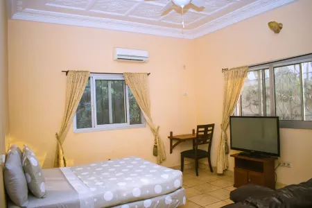 Sunshine villa Luxury with Ocean view Отели в г. Лимбе