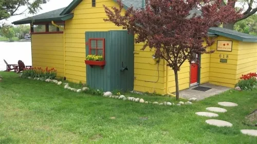 Cozy Cabin w Lake View. Book Now for Fall. Pumpkins, Apples, Campfire. Pets ok!