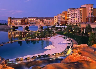 Gorgeous turn key apartment located in Lake Las Vegas Resort on golf course 레이크 라스베가스 호텔