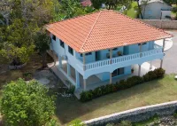 Luxurious 5-bedroom villa with WiFi, Pool, Jacuzzi and AC enchanting Cabrera