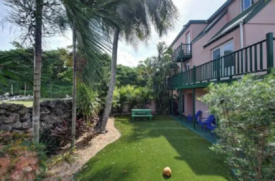 Stylish 2BR oasis w/BBQ and pool Hotels in 