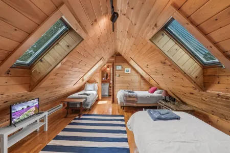 Oceanside Village Home~Private Fenced Yard~Reserved Parking