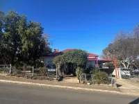 Hill Cottage, comfortable pet friendly home away from home