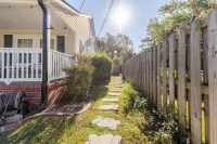 Spacious 4-bedroom house in charming Fayetteville with WiFi