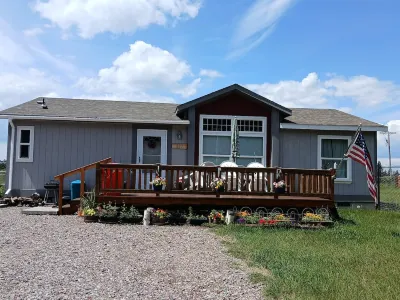 Bright and cheerful. With glorious sunrise/sunset views, close to Glacier park.