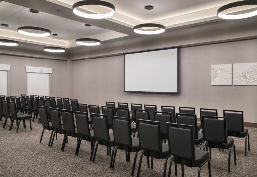 2. 홈2 스위트 바..